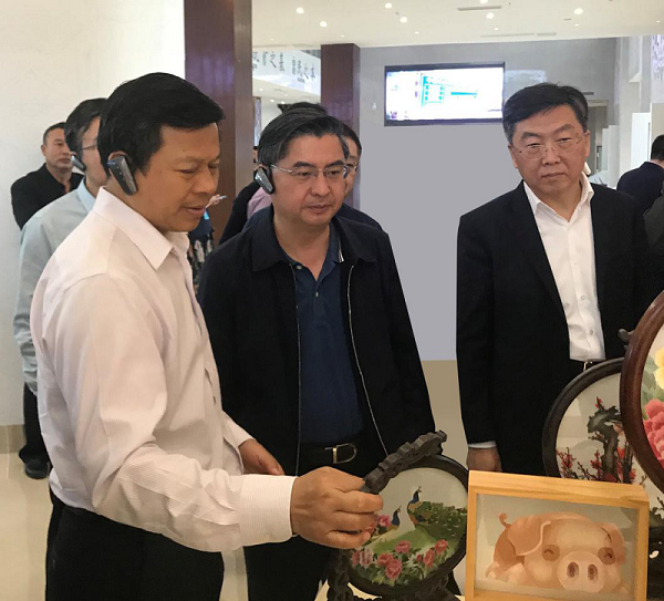 中國華融參加中央金融單位定點幫扶助力鄉(xiāng)村振興推進會   獲評金融單位定點扶貧先進集體、先進個人